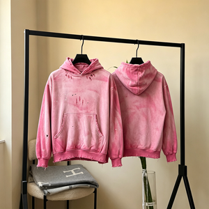 Sweat-shirt à capuche rose vintage délavé à l'acide pour homme, effet usé, déchiré, éclaboussures de peinture, coupe oversize, style streetwear décontracté - Product Image 1