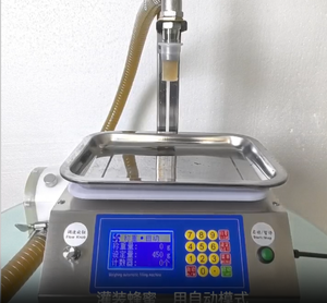 Macchina Semiautomatica di Alta Precisione per Imbottigliamento Liquidi in Bottiglie di Plastica e Vetro, per Acqua e Alcol, Ideale per Piccole Imprese - Product Image 4
