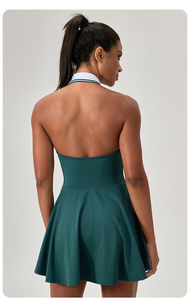 فستان تنس رياضي خارجي عالي الجودة من الشركة المصنعة، بياقة مقلوبة وتصميم متباين مع ظهر مكشوف، مناسب لليوغا والجري والجولف والتنس - Product Image 3
