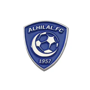 Commercio all'ingrosso logo personalizzato forma oversize Arabia saudita squadra di calcio football club metallo smalto tshirt camicia spilla distintivo emblema