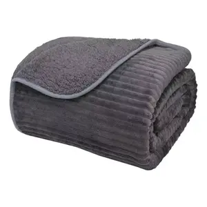 Couverture double Carla Depot, taille matrimoniale, réversible, en polaire sherpa, pour toute l'année - Product Image 4