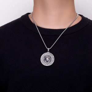 Collier Totem Loup <span class=keywords><strong>Blanc</strong></span> <span class=keywords><strong>Solitaire</strong></span> en Acier Inoxydable 316L, Bijoux Viking Nordique, Pendentif Loup Celtique Nordique, Vente en Gros - Product Image 2