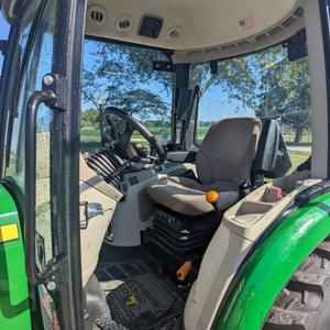 Tracteur utilitaire compact 2022 en bon état, équipement agricole diesel, à vendre en bon état et prêt à rouler - Product Image 1