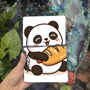 Cuaderno A6 con colgante de hoja encantador para las listas de vocabulario de los estudiantes de idiomas y notas de <span class=keywords><strong>gramática</strong></span> con Panda sosteniendo un pan de - Product Image 2