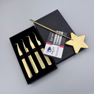 แหนบต่อขนตา LUCKY LASH TOOLS รุ่น LLT-10185 สำหรับมืออาชีพ พร้อมโลโก้ส่วนตัว สีทอง ทำจากสแตนเลส ป้องกันไฟฟ้าสถิตย์ ด้ามจับไฟเบอร์ ปลายเรียบลื่น - Product Image 5