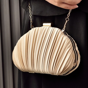 Bolsos de mano de lujo para mujer, bolso de noche tipo clutch de satén, color sólido, plisado, con cierre de solapa de diseñador, bolso de fiesta para dama. - Product Image 2