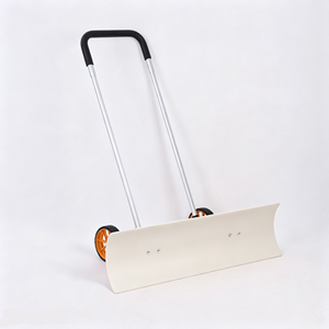 พลั่วตักหิมะแบบมีล้อ ใบมีดโลหะ ด้ามไม้แข็งแรงทนทาน - Product Image 1