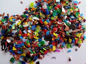 Fragmentos de HDPE Reciclado, 99% de Alta Pureza, Escamas Azules Transparentes, Materia Prima Plástica para Fabricantes de Componentes de Moldeo por Inyección - Product Image 4