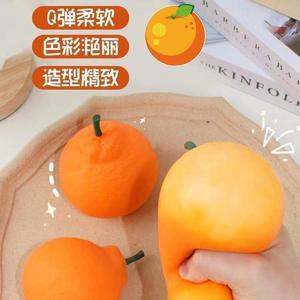 Juguetes de simulación de comida y juego: Nuevos, extraños y creativos juguetes de frutas de apretar con sonido, incluyendo Naranja Fea, Naranja Baba y Naranja. - Product Image 2