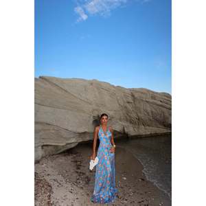 Robe de plage et bikini longue dos nu Louella bleu - Product Image 2