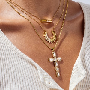 18K altın kaplama paslanmaz çelik çok katmanlı kolye çapraz ay kolye Rhinestone kakma Paperclip işık lüks günlük giyim hediye - Product Image 1