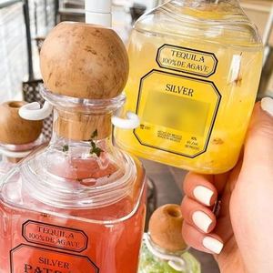 Gobelets réutilisables en gros, bouteilles en plastique pour la tequila avec bouchons - Product Image 5