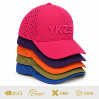 Hoge kwaliteit waterdichte Oxford paarse baseballcap met aangepaste 3D geborduurde logo, lasergesneden gaten, performance 6-panel ademend