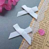 Vente en gros Petit nœud DIY Personnalisé Mini ruban de satin nœud Élastique en nylon Décoratif en couleurs unies Boîte pré-attachée Décoration Ruban nœuds