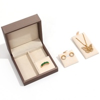 Boîte en cuir artificiel pour la Saint-Valentin Boîtes à bijoux personnalisées Emballage de boîte de collier de mode