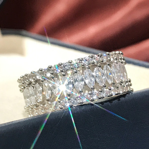 Anello a fascia intera dalla forma irregolare da donna, alla moda, versatile, accessorio per dita per feste e matrimoni, idea regalo - Product Image 1