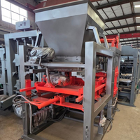 Machine de fabrication de blocs creux en béton entièrement automatique à haute efficacité QT4-15, moulage de briques en ciment haute précision