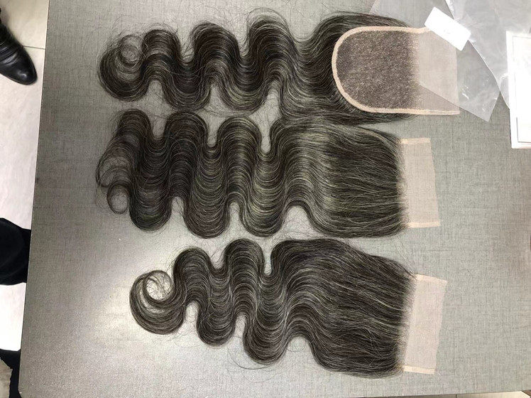 Chiusura in pizzo color sale e pepe.