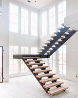 CBMMart escalier moderne en forme de U à double quille escalier en acier au carbone avec garde-corps en verre ultra clair