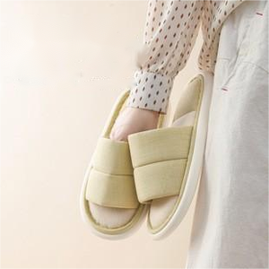 Pantoufles personnalisées en gros, pantoufles douces et moelleuses, pantoufles d'hiver chaudes pour femmes - Product Image 4