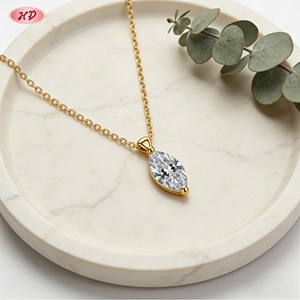 Collier en laiton plaqué or 18 carats avec pendentif zircon taille marquise et chaîne à maillons pour femme - Anniversaire - Product Image 5
