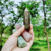 Großhandel Klare Quarz-Obelisken, Amethyst-Heilsteine, Kristallsäulen, Natürlicher Quarzstab, Kristall-Fluorit-Turm