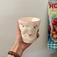 Tasse à café en céramique froissée irrégulière, faite à la main, peinte à la main, tasse créative pour le thé de l'après-midi