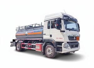 SINOTRUK HOWO 1SUZU 4x2 9000L Corrosive Acid Tank Truck Euro 4 Fuel Tanker Truck Oil Tanker Truck - Product Image 4