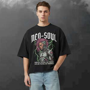 เสื้อยืดวินเทจ OEM ขายส่ง ผ้าคอตตอนหนา 300GSM ทรงโอเวอร์ไซส์ ทรงบ็อกซี่ ตัดสั้น พิมพ์ลายกราฟิก สกรีนโลโก้ได้ตามสั่ง เสื้อยืดผู้ชาย - Product Image 1