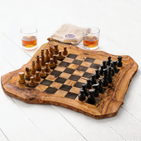 Plateau d'échecs rustique en bois massif avec porte-verres à vin, plateau d'échecs en bois fait main pour bar à domicile, cadeau pour soirée de jeux en famille