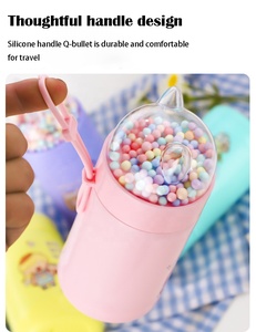 Garrafa de água de vidro plástica fofa com tampa de bola colorida, garrafa de água portátil de vidro para viagem com corda de mão, copo de água para presente para jovens - Product Image 5