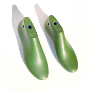 Stampo per albero di <span class=keywords><strong>scarpe</strong></span> sportive in tessuto volante da donna con ultima sottile in plastica da corsa primaverile ed estiva con funzione di protezione - Product Image 3