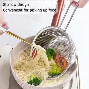 Passoire de cuisine en acier inoxydable à mailles fines avec long manche pour fruits et légumes, disponible en 2 tailles - Product Image 4