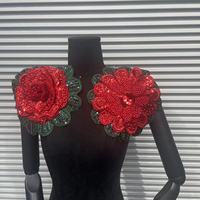 Patch en tissu brodé de fleurs avec des paillettes en trois dimensions