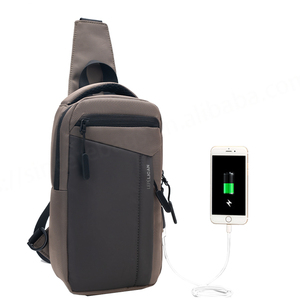 Logo personnalisé lettre mode étanche sport trou pour écouteurs épaule fronde sac à bandoulière unisexe poitrine sac à dos avec USB - Product Image 2