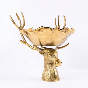 Bol décoratif élégant en forme de tête de cerf dorée, plat de service artisanal en métal, style glamour pour la table à manger et la décoration de cuisine - Product Image 1