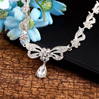 Parure de bijoux de mariée vintage haut de gamme en alliage avec strass étincelants, diadème argenté, colliers à fines chaînes, boucles d'oreilles en cristal goutte d'eau