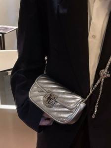 Nuevo Bolso de Hombro Cruzado de PU Impermeable con Diseño de Diamantes a Cuadros, Moderno y Elegante, Plateado, para Otoño, para Uso Bajo el Brazo - Product Image 3