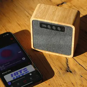 Vierkante Bamboe Hout Aux Solar Speaker 5W Muziekspeler Draadloze Bt Bluetooths Solar Bureau Draagbare Speaker