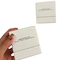 Boîte cadeau rectangulaire rigide de luxe personnalisée en relief, réutilisable, 2 pièces, couvercle amovible, faite à la main, pour bijoux, collier, soins de la peau, logo personnalisé