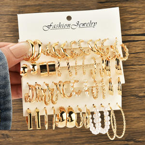 हॉट सेलिंग ट्रेंडी महिलाओं के लिए ट्रेंडी ज्यामितीय गोल्ड प्लेटेड मिश्र धातु स्टड इयररिंग्स - Product Image 6