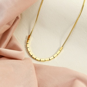 เครื่องประดับชุบทอง 18k PVD สแตนเลสสตีล สร้อยคอแบบโซ่ลายก้างปลา พร้อมจี้รูปทรงลูกบาศก์ DIY - Product Image 6