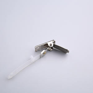 Porte-cartes d'identité et de permis de travail en métal avec clip à bec de canard rabattable - Product Image 5