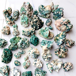 Modenita India Natural con Calcedonia Verde, Piedra en Bruto, Cristales Curativos Terrosos, Cristal de Diamante para Regalo, Decoración, Práctica de Reiki - Product Image 1