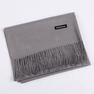 Sciarpa da <span class=keywords><strong>donna</strong></span> in tessuto <span class=keywords><strong>di</strong></span> <span class=keywords><strong>lana</strong></span> in viscosa, sciarpa invernale all'ingrosso da <span class=keywords><strong>donna</strong></span> con Logo personalizzato in Pashmina scialle scialle - Product Image 6