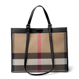 Borsa da Viaggio da Donna di Alta Qualità di Marca Originale in Vera Pelle e Tela di Lusso con Chiusura a Cerniera - Product Image 6