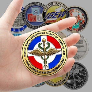 Moeda Religiosa Cristã Cavaleiro Medieval Design Contemporâneo Coin Design com Espada & Escudo - Product Image 2