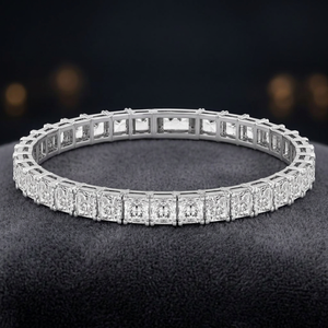 Bracelet tennis en or blanc avec diamants taille émeraude, bijoux de luxe de créateur, cadeau de mariage - Product Image 2