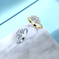 Bague en argent sterling S925 avec moissanite taille émeraude 1,6 CTW, bague solitaire à trois pierres, bague de promesse pour femme