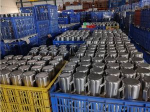 Cangkir Takar Susu Espresso Stainless Steel dengan Logo Kustom, Mulut Tajam, Pengukur, dan Isolasi untuk Barista - Product Image 5